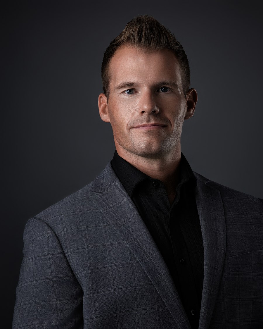 Chân dung Dr. Chase Nelson